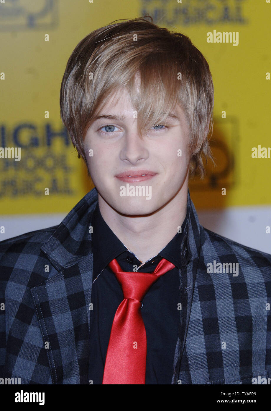 Amerikanische Schauspieler und Sänger Lucas Grabeel besucht die Premiere von 'High School Musical' im Empire, Leicester Square in London am 10. September 2006. (UPI Foto/Rune Hellestad) Stockfoto