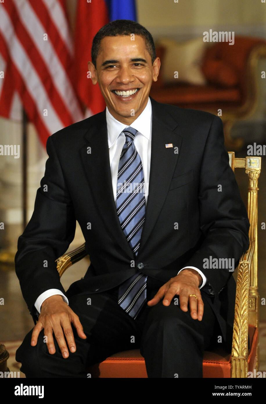 Us-Präsident Barack Obama lächelt bei einem treffen mit seinem Russischen Amtskollegen Dmitri Medwedew in Winfield House in London am 1. April 2009. (UPI Foto/Alex Volgin) Stockfoto