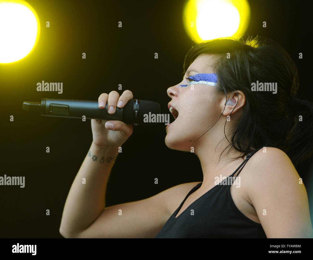 Die britische Sängerin Lily Allen führt auf dem V-Festival im Hylands Park in Chelmsford am 22. August 2009. UPI/Rune Hellestad Stockfoto