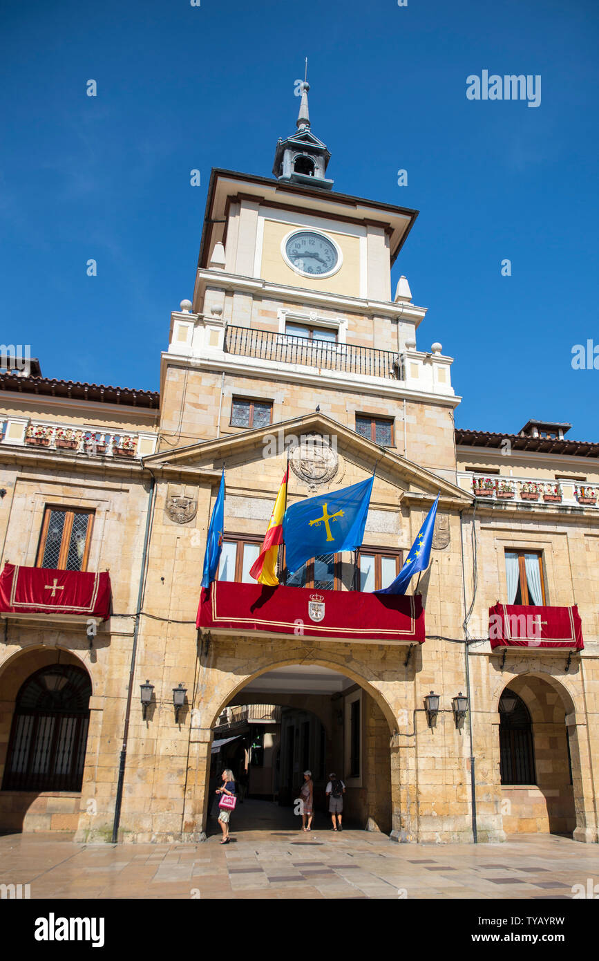 Die Flagge Asturien, Oviedo Rathaus, Spanien Stockfoto