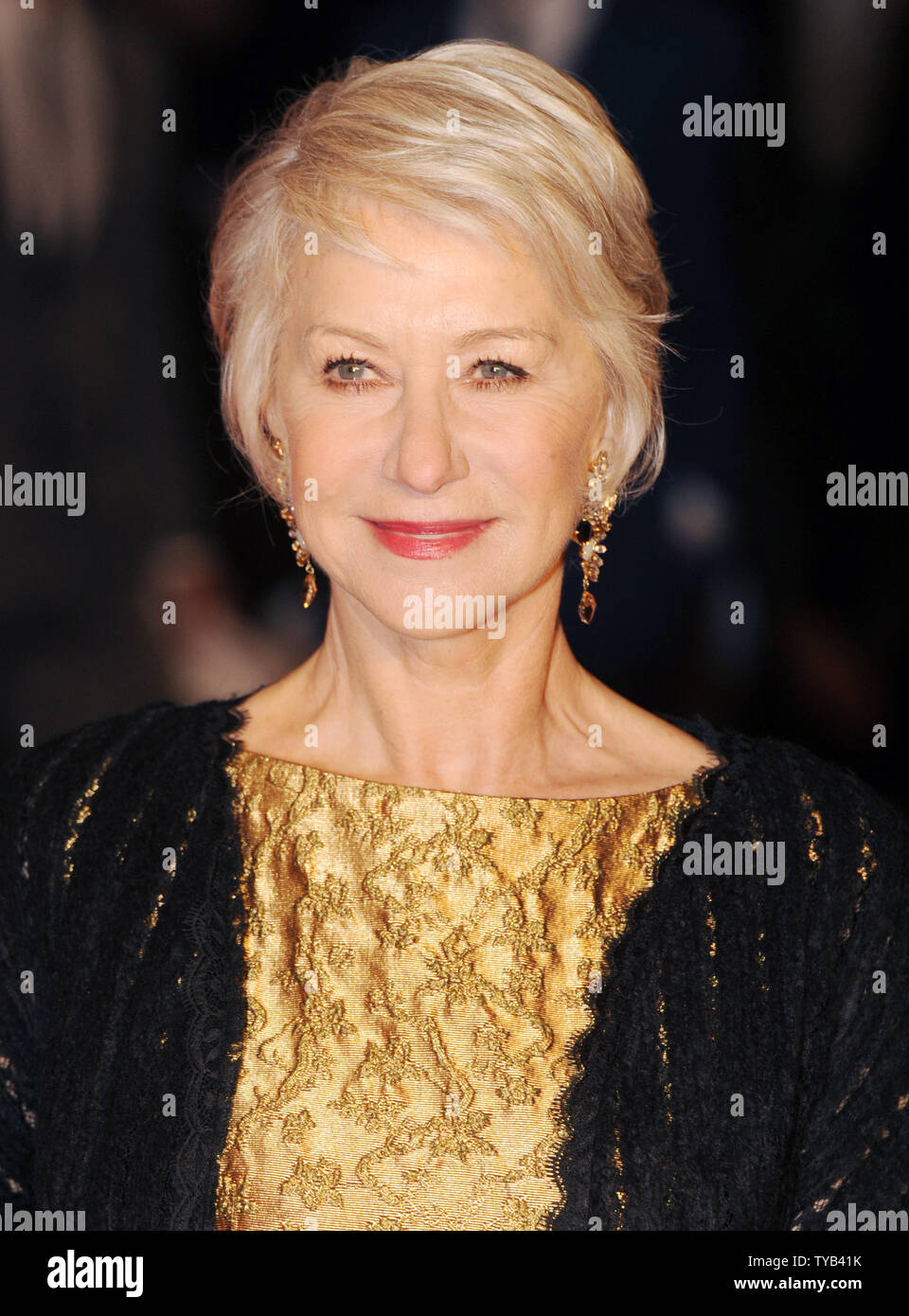 Britische Schauspielerin Helen Mirren besucht die Europäische Premiere von "Brighton Rock" im Odeon West End, den Leicester Square in London am 1. Februar 2011. UPI/Rune Hellestad Stockfoto