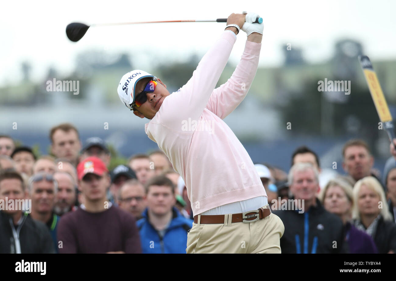 Japans Hideki Matsuyama zweigt weg auf der zweiten T-Stück am ersten Tag des 144. offene Meisterschaft, St. Andrews, Schottland am 16. Juli 2015. Foto von Hugo Philpott/UPI Stockfoto