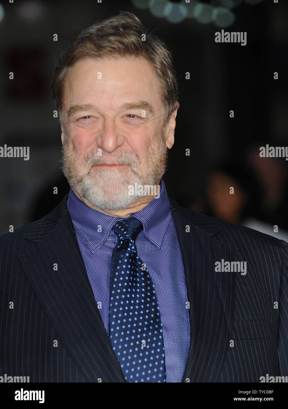 Amerikanische Schauspieler John Goodman besucht eine Siebung für 'Trumbo" während der 59. Tagung der BFI London Film Festival im Odeon, Leicester Square in London am 8. Oktober 2015. Foto von Paul Treadway/UPI Stockfoto