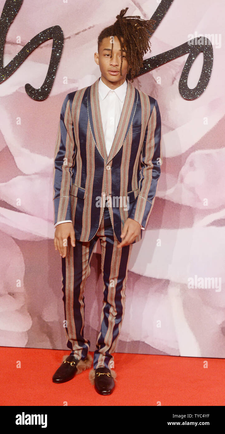 amerikanischer-schauspieler-jaden-smith-besucht-die-fashion-awards-in