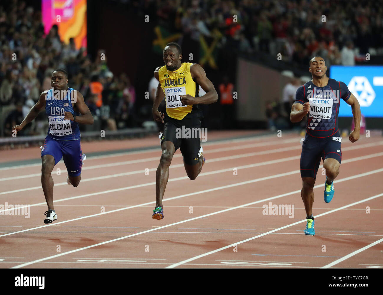 Jamaikaner Usain Bolt (C) läuft 100 Meter der Männer Finale bei den 2017 IAAF Leichtathletik WM im Olympischen Stadion, London Am 5. August 2017. Americain Justin Gatlin gewann in einer Zeit von 9,92 Sekunden und die Schraube im dritten Platz beendete. Foto von Hugo Philpott/UPI Stockfoto