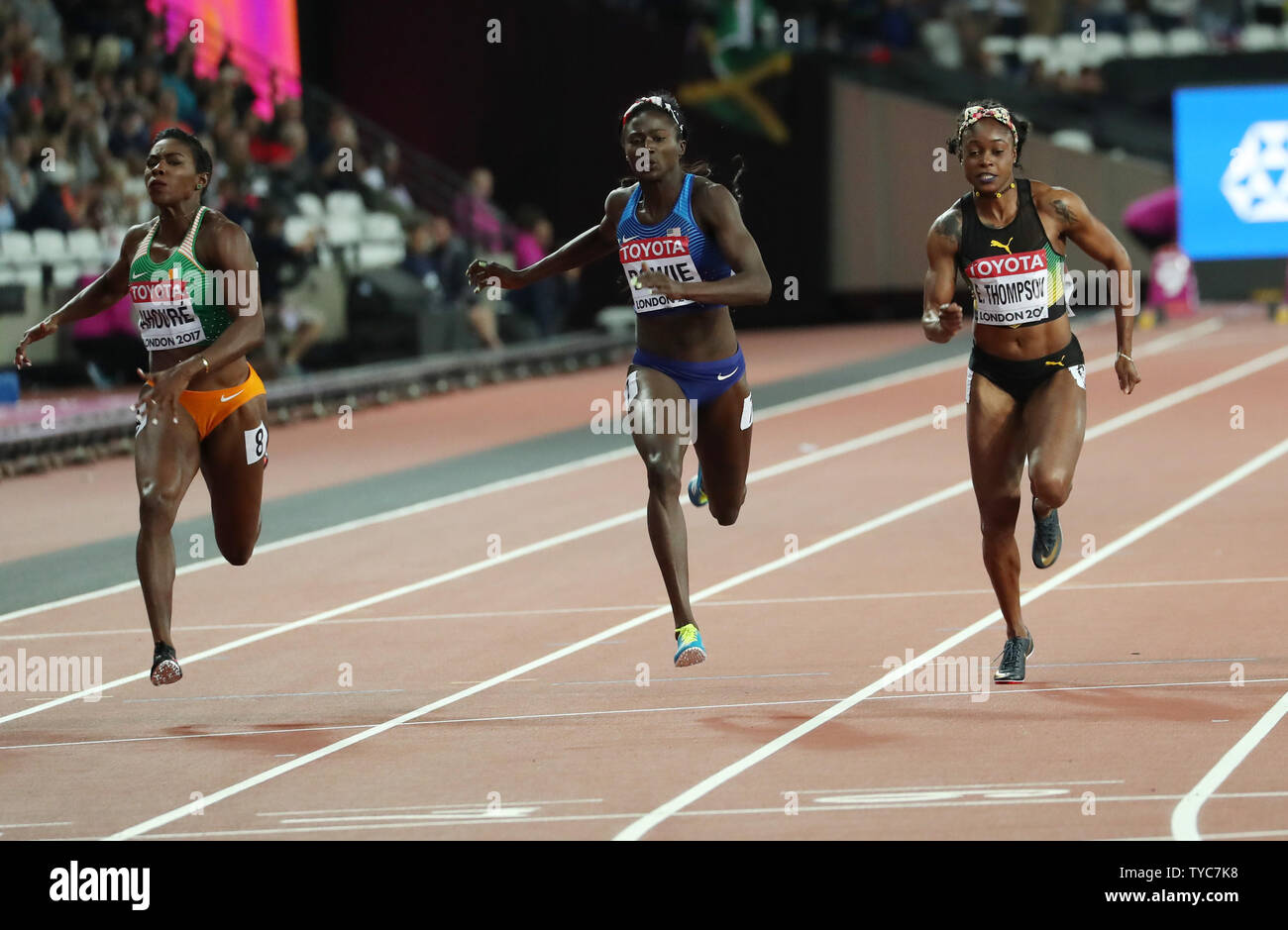 Amerikanische Tori Bowie (C) gewinnt den Frauen 100m Finale schlagen Olympiasieger Elaine Thompson an die 2017 IAAF Leichtathletik WM im Olympischen Stadion, London Am 6. August 2017. Bowie gewann in einer Zeit von 10,85 Sekunden. Foto von Hugo Philpott/UPI Stockfoto