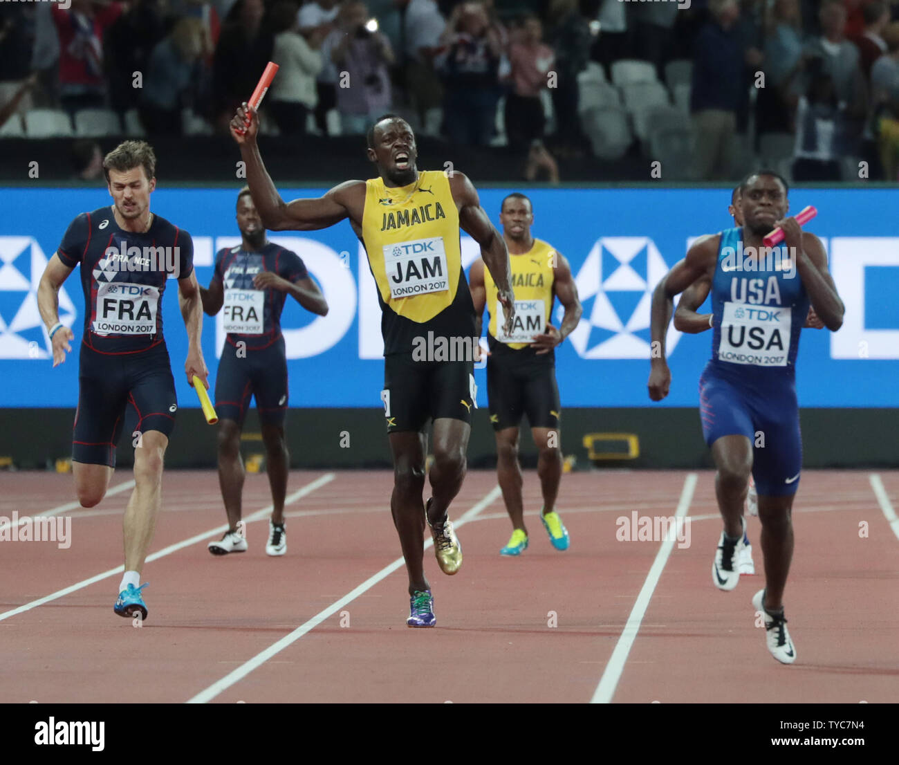 Jamaikaner Usain Bolt schreit in Schmerzen während der Herren 4x100-Meter-Staffel bei der IAAF Leichtathletik WM 2017 im Olympischen Stadion, London Am 12. August 2017. Schraube eng und konnte in seinem letzten Rennen vor dem Ruhestand zu beenden. Foto von Hugo Philpott/UPI Stockfoto