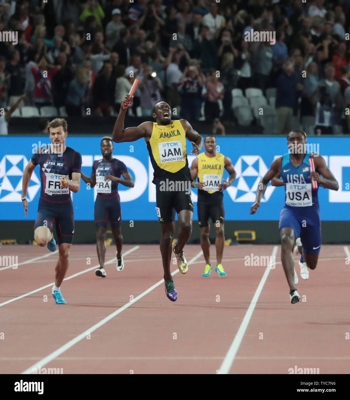 Jamaikaner Usain Bolt schreit in Schmerzen während der Herren 4x100-Meter-Staffel bei der IAAF Leichtathletik WM 2017 im Olympischen Stadion, London Am 12. August 2017. Schraube eng und konnte in seinem letzten Rennen vor dem Ruhestand zu beenden. Foto von Hugo Philpott/UPI Stockfoto