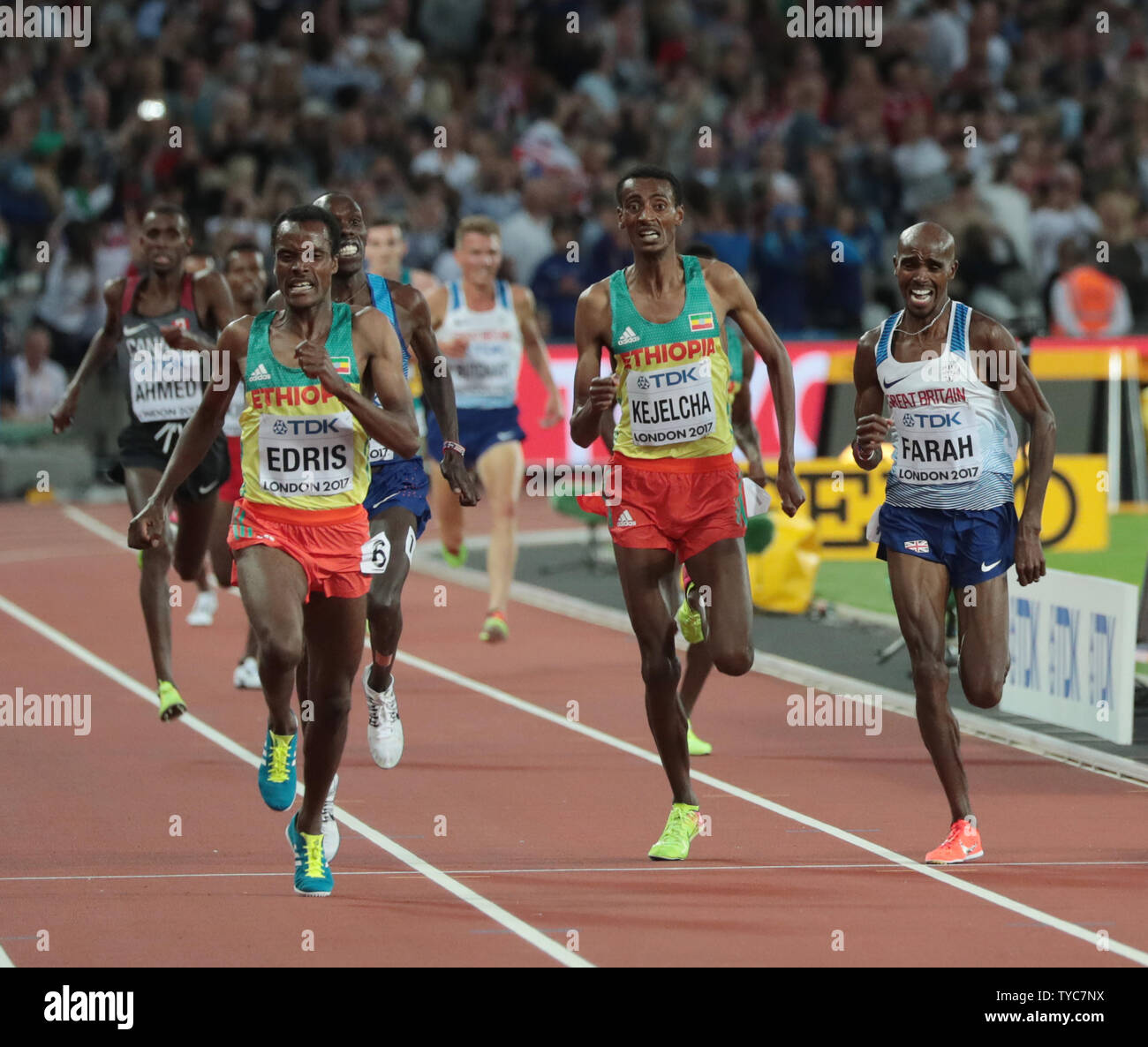 Äthiopische Muktar Edris (L) gewinnt die 5000 Meter der Männer im ...