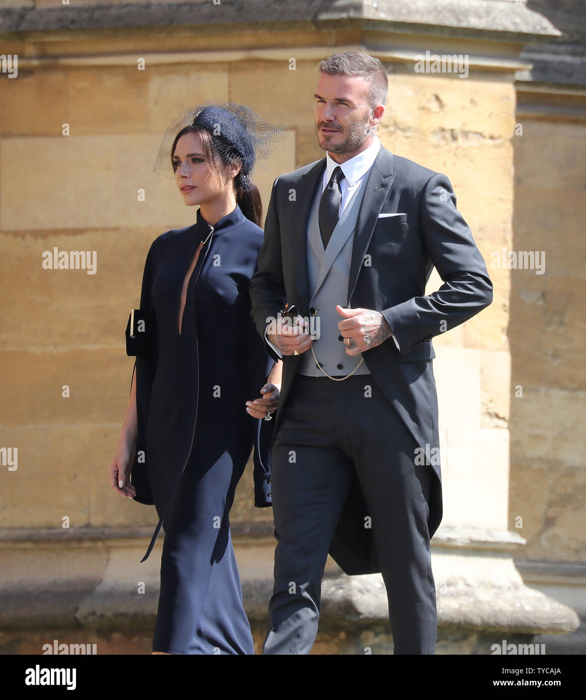 Britische celebrity David Beckham und seine Frau Victoria kommen für die Hochzeit von Prinz Harry und Meghan Markle im St George's Chapel in Windsor, London, 19. Mai 2018. Foto von Hugo Philpott/UPI Stockfoto