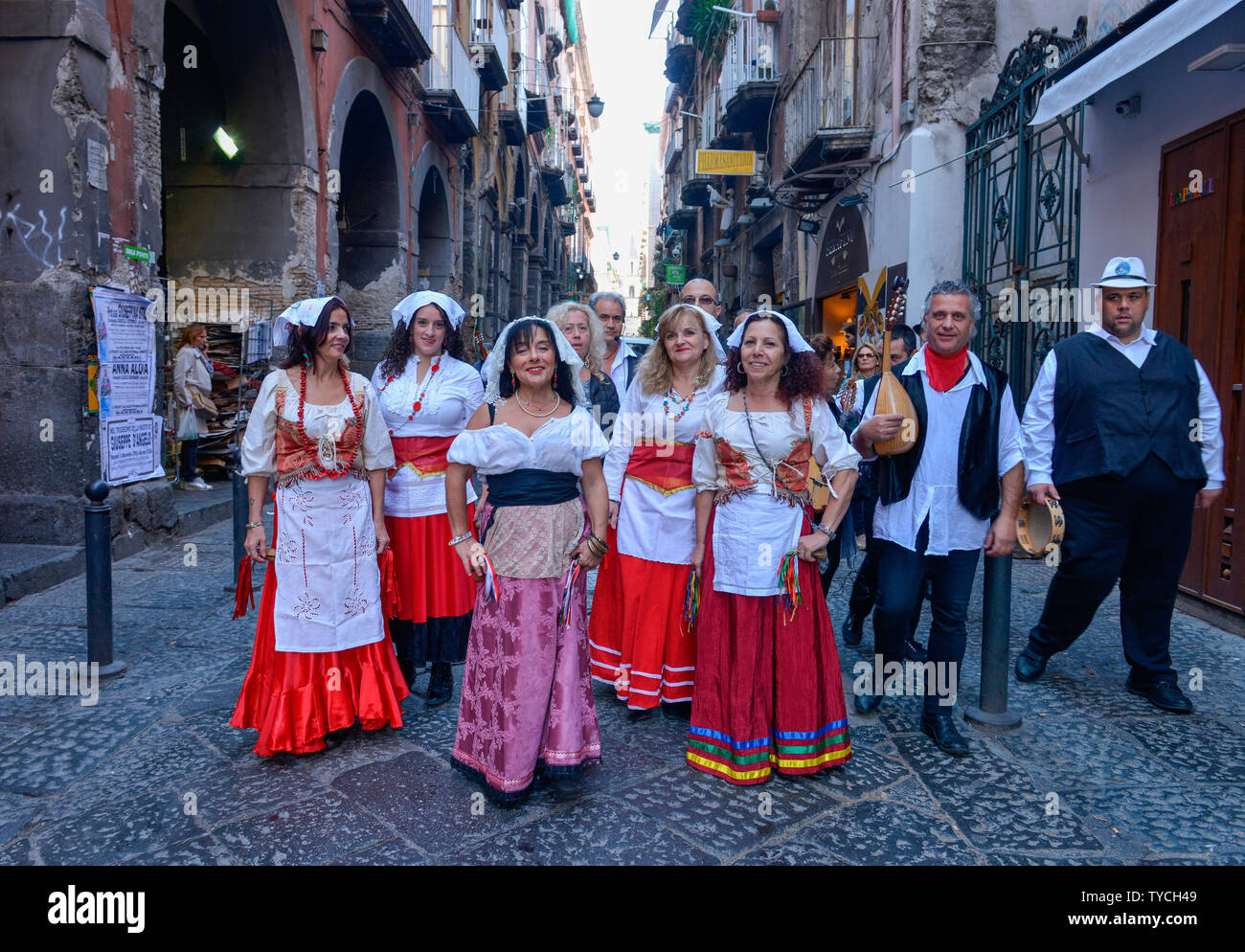 Trachtenumzug, Musikgruppe, Via dei Tribunali, Neapel, Italien Stockfoto
