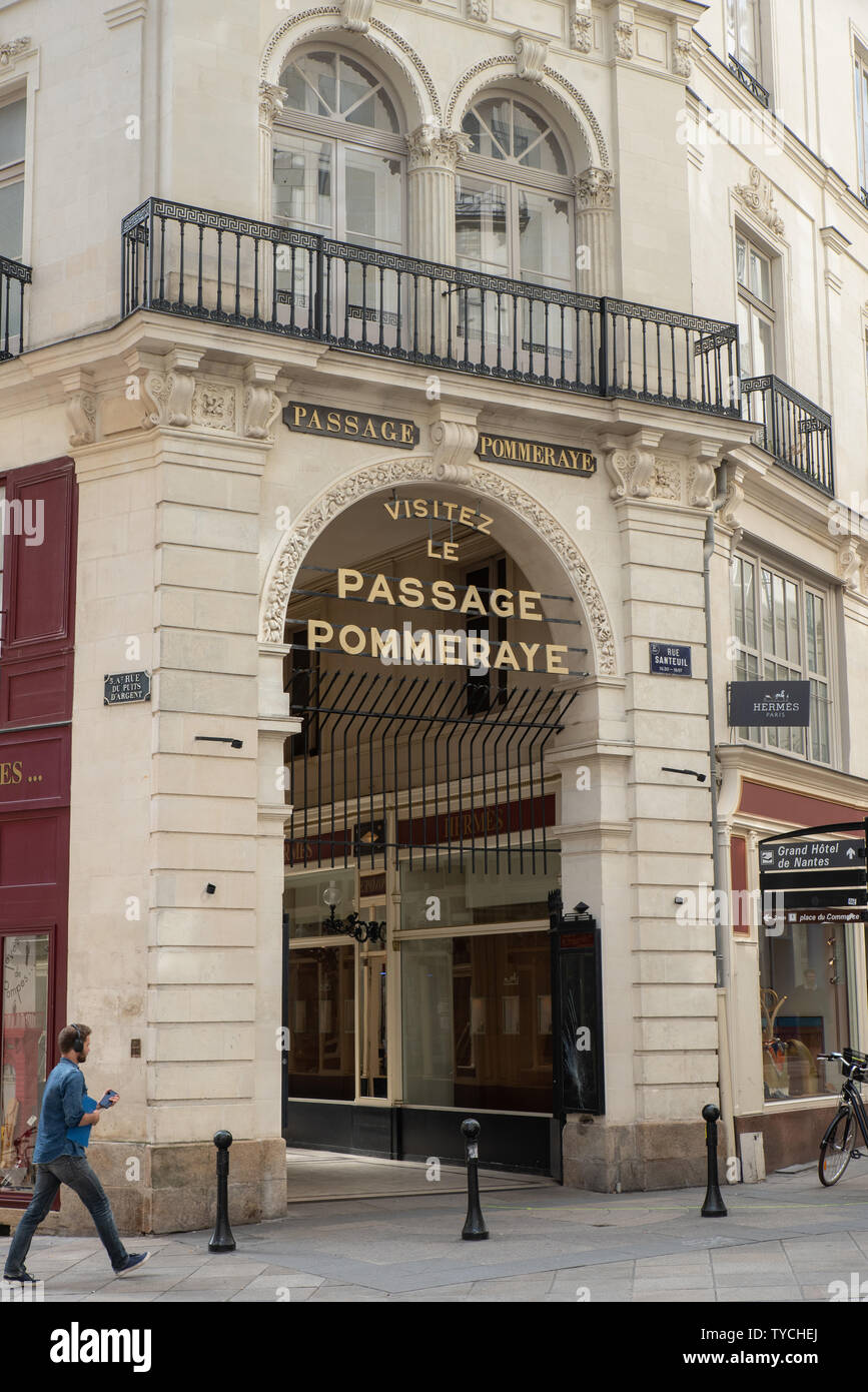 Passage Pommeraye ist eine Einkaufspassage in Nantes. Es wurde 1843 eröffnet. //Passage Pommeraye - 1843 eröffnet - ist Einkaufspassage in Nantes. Stockfoto