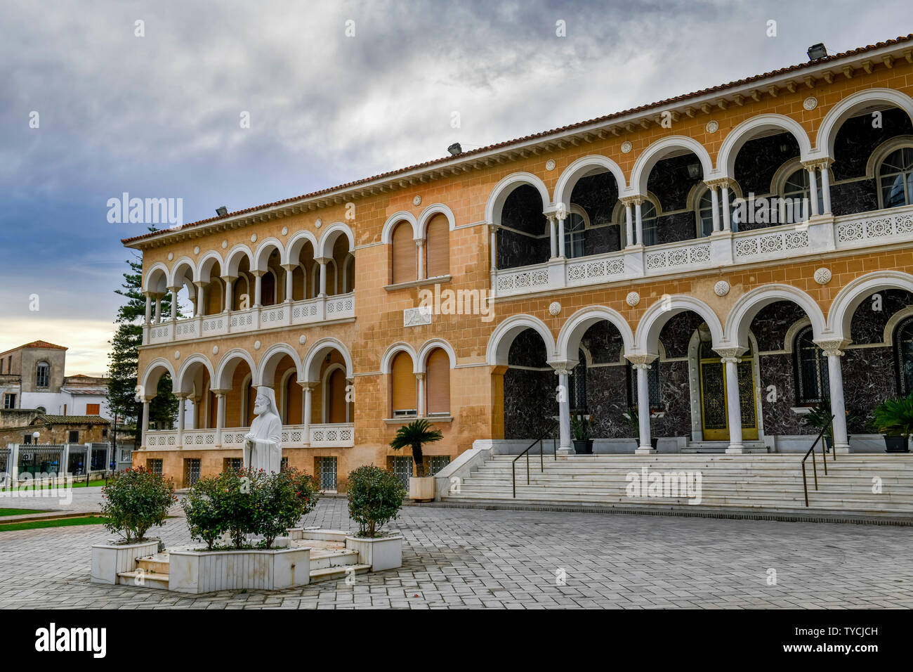 Bischofspalast, Statue, Makarios III., Nikosia, Republik Zypern Stockfoto