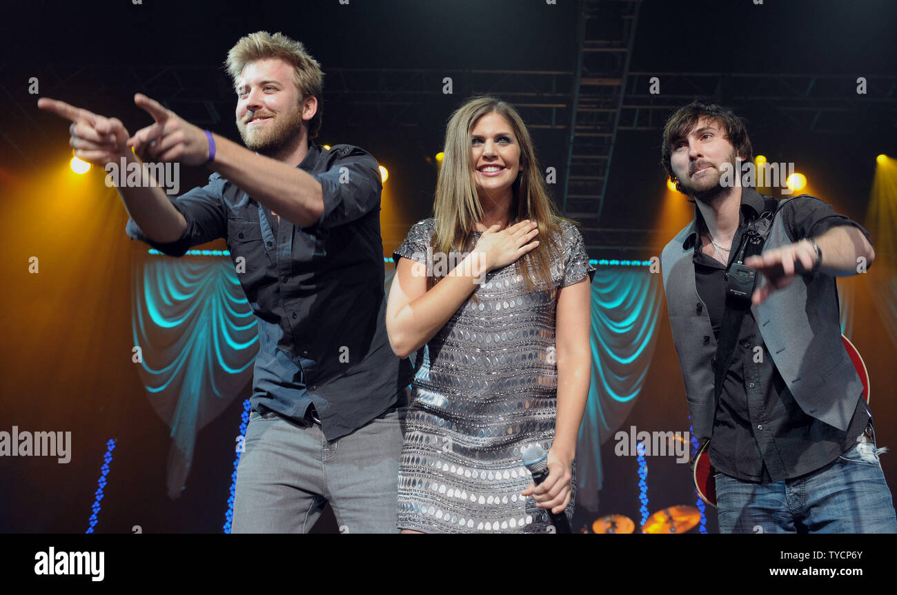 Charles Kelley, Hillary Scott und Dave Haywood von Lady Antebellum live während der zweiten jährlichen Akademie der Country Musik des Gemeinnützigen Fonds neue Künstler 'Partei für eine Ursache im MGM Grand in Las Vegas am 17. Mai 2008. (UPI Foto/Roger L. Wollenberg) Stockfoto
