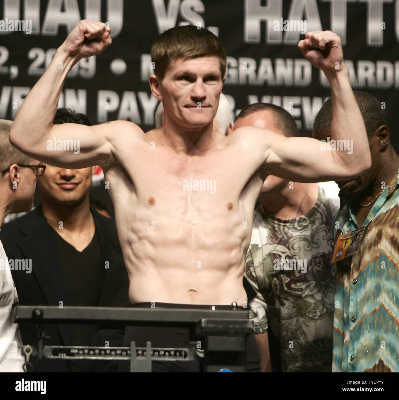 Ricky Hatton von Manchester, England wiegt bei 140 für seinen Titel Kampf gegen Meister Manny Pacquiao der Philippinen am 1. Mai 2009 in Las Vegas. Der Kampf findet im MGM Grand, am 2. Mai 2009. (UPI Foto/Roger Williams). Stockfoto