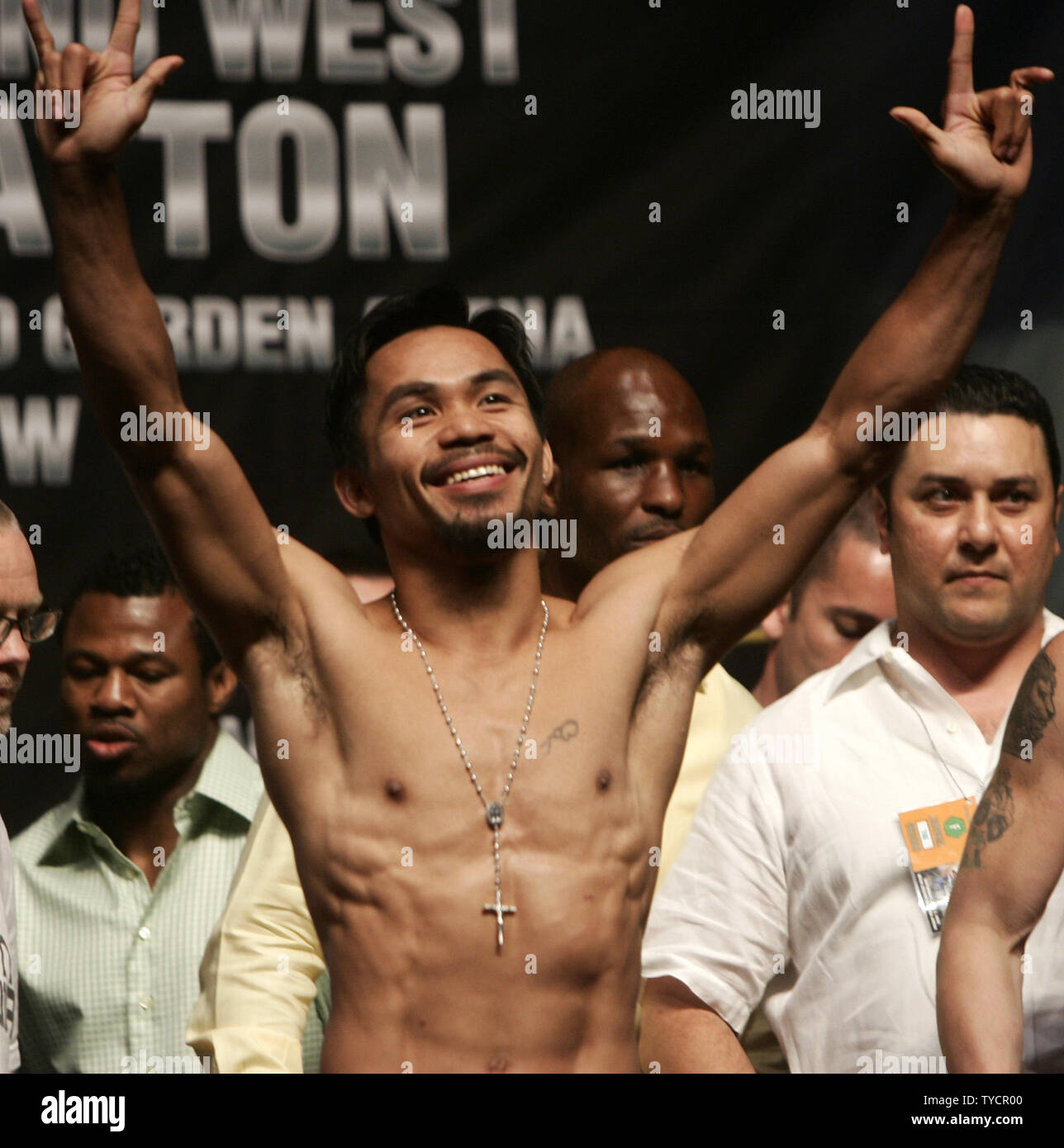 Meister Manny Pacquiao von der Philippinen wiegt bei 138 für seinen Titel Kampf gegen Herausforderer Ricky Hatton von Manchester England am 1. Mai 2009. Der Kampf findet im MGM Grand, am 2. Mai 2009. (UPI Foto/Roger Williams). Stockfoto