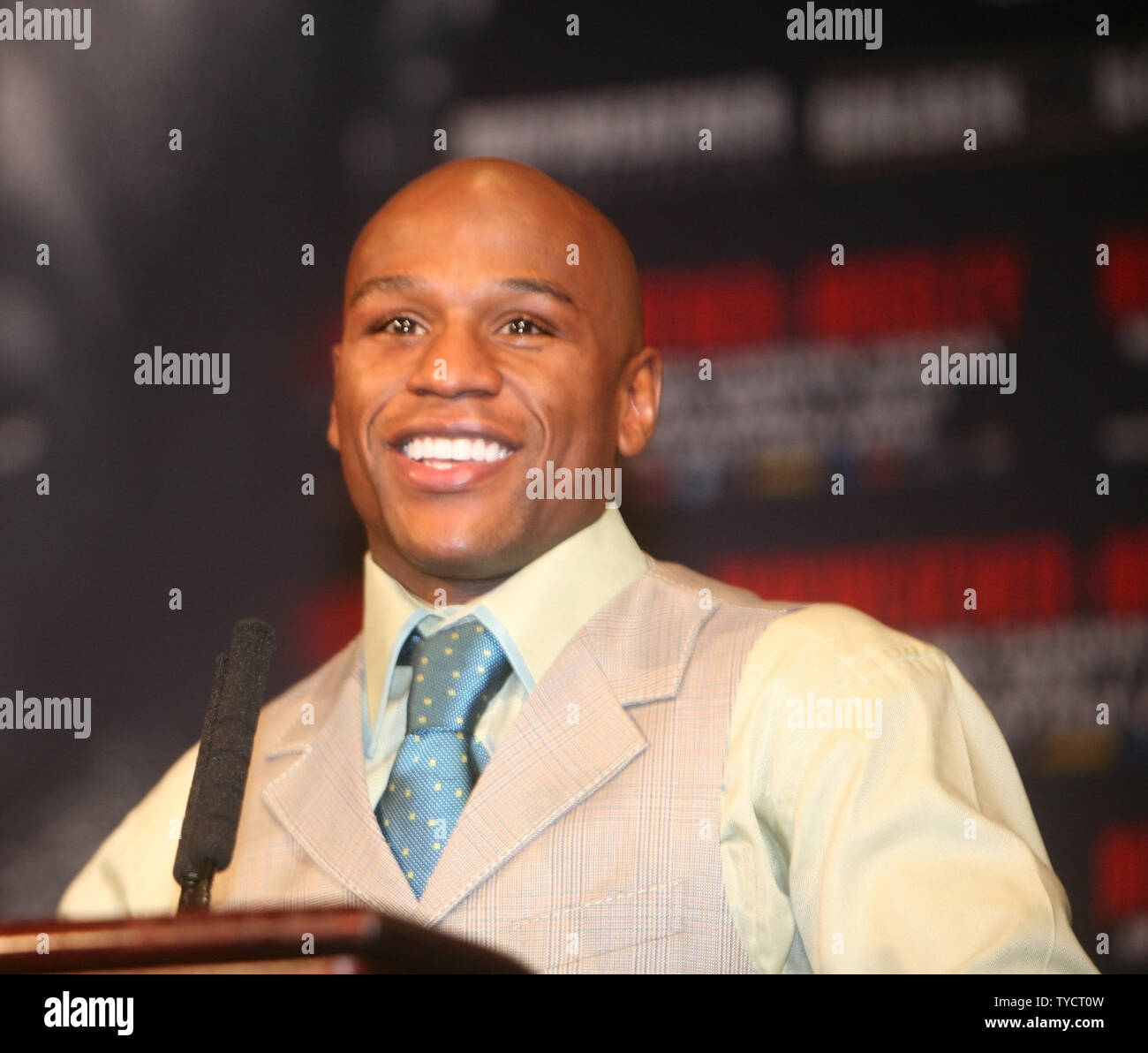 Floyd Mayweather diskutiert den Kampf, den er über Shane Mosley mit der Presse im MGM Grand in Las Vegas gewann am 1. Mai 2010. UPI/Roger Williams Stockfoto