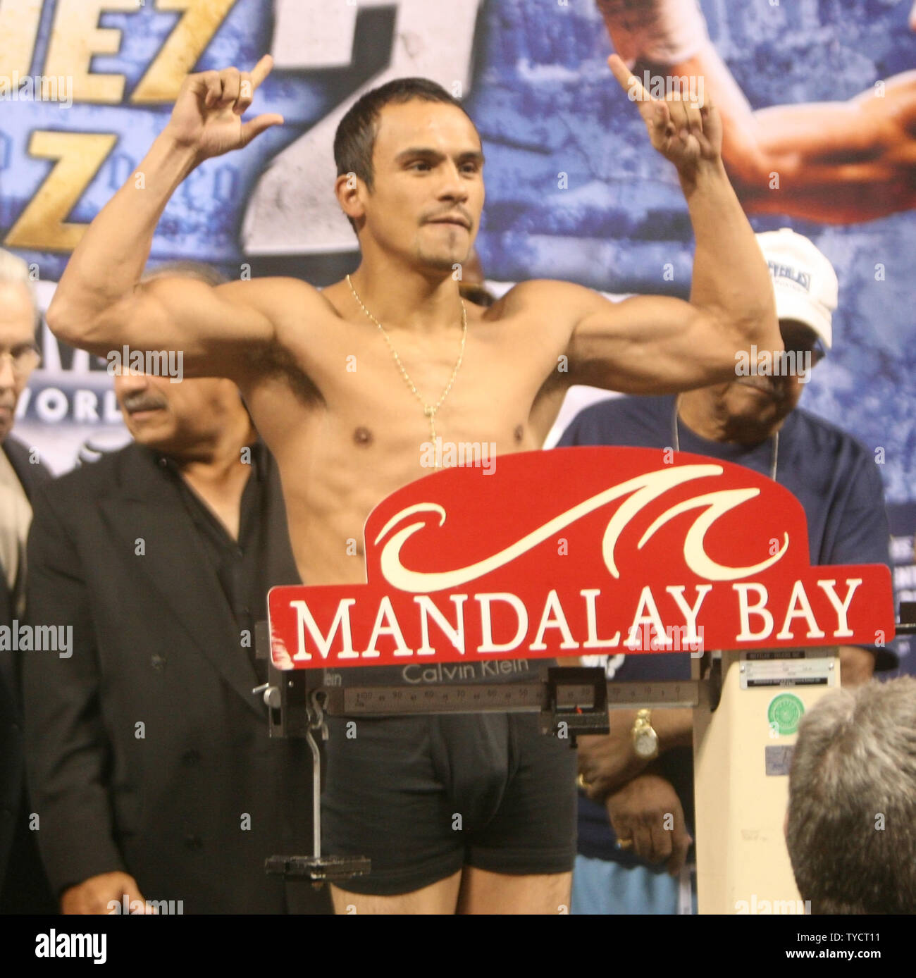 Lightweight champion Juan Manuel Marquez wiegt 133 1/2 lbs im Mandalay Bay am 30. Juli für den Kampf 31. Juli im Mandalay Bay mit Juan Diaz für Marquez Lightweight Titel. UPI/Roger Williams. Stockfoto