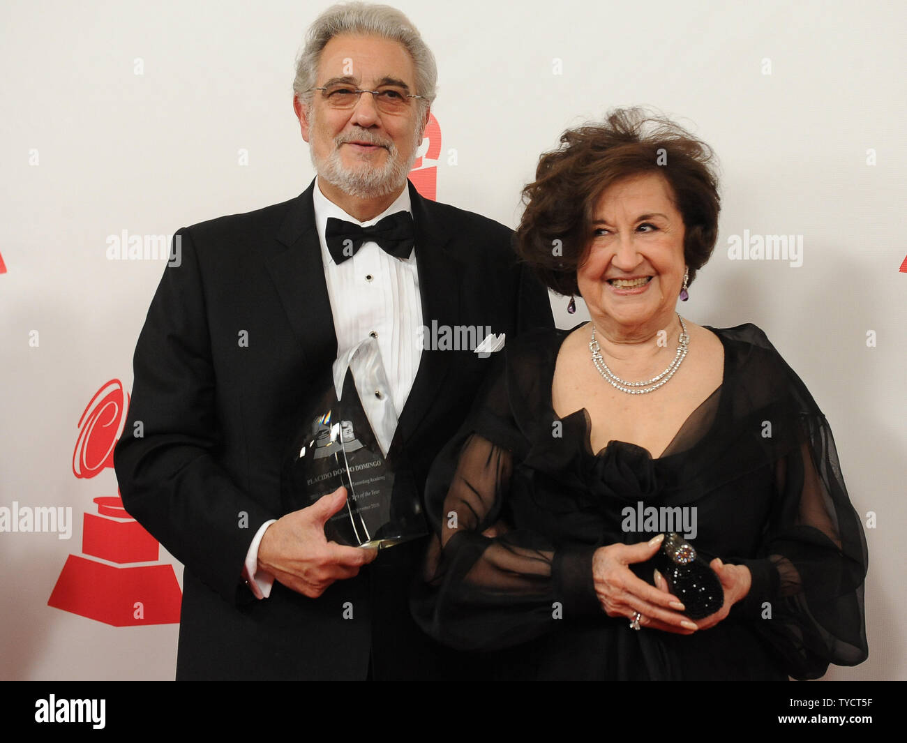 Honoree Placido Domingo und seine Frau Marta kommen an der Latin Grammy ...