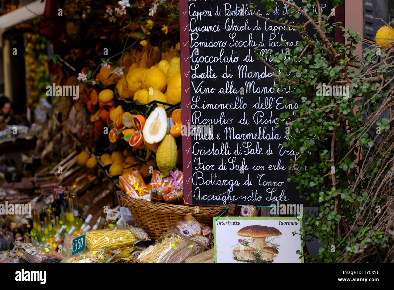 Obst und Gemüse store Taormina, Sizilien, Italien Stockfoto