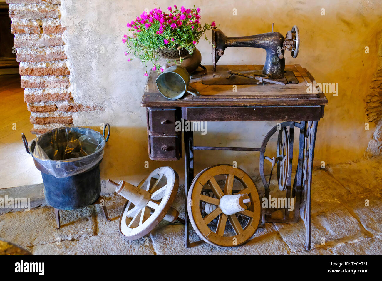 Alte vintage Füße betrieben Nähmaschine Stockfoto