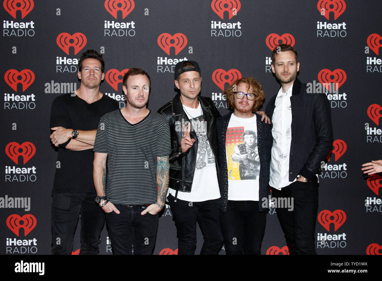 Pop Band OneRepublic kommt für die iHeartRadio Musikfestival auf der T-Mobile Arena in Las Vegas, Nevada am 23. September 2016. Foto von James Atoa/UPI Stockfoto