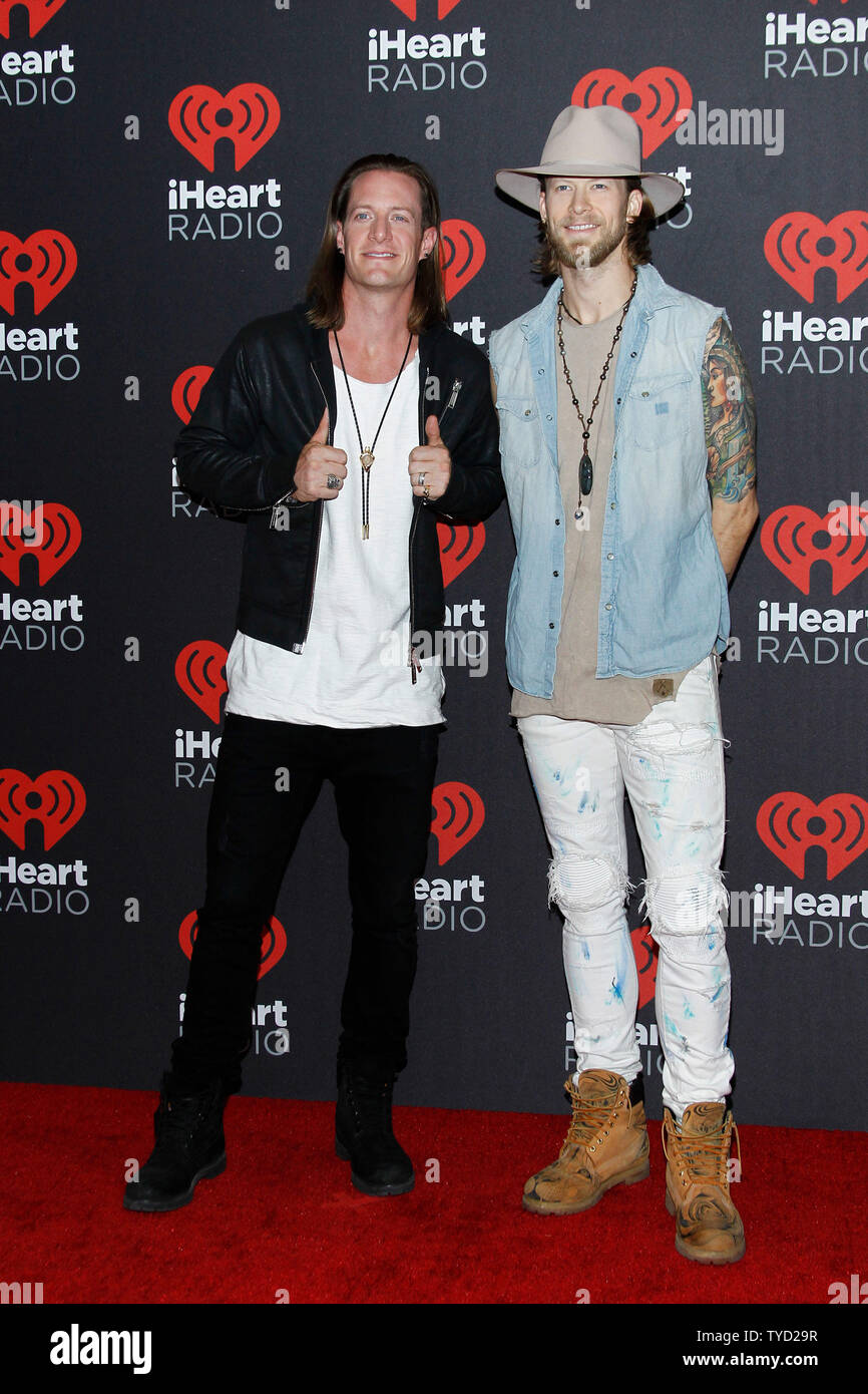 Tyler Hubbard und Brian Kelley von Florida Georgia Linie kommen für die iHeartRadio Musikfestival auf der T-Mobile Arena in Las Vegas, Nevada am 24. September 2016. Foto von James Atoa/UPI Stockfoto