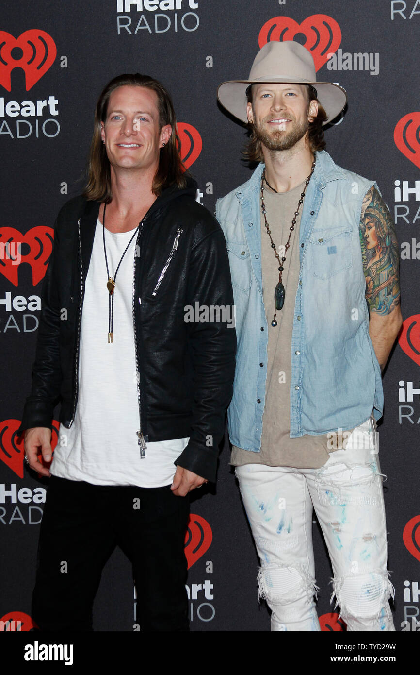 Tyler Hubbard und Brian Kelley von Florida Georgia Linie kommen für die iHeartRadio Musikfestival auf der T-Mobile Arena in Las Vegas, Nevada am 24. September 2016. Foto von James Atoa/UPI Stockfoto