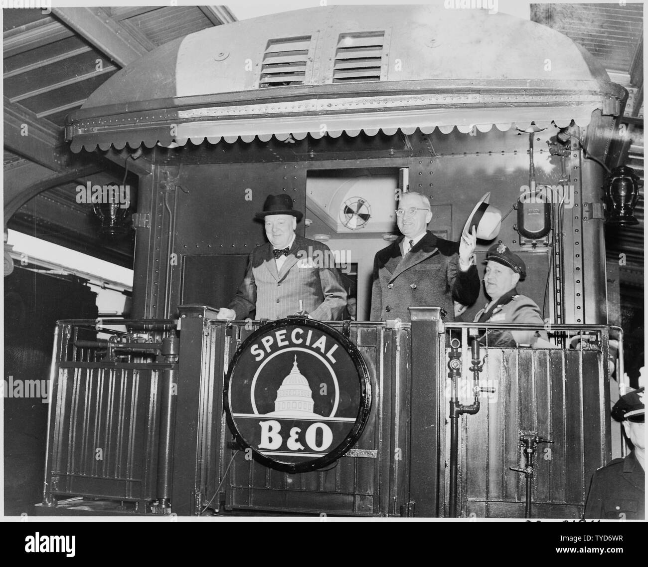 Foto Von Prasident Truman Und Premierminister Churchill Stehen Auf
