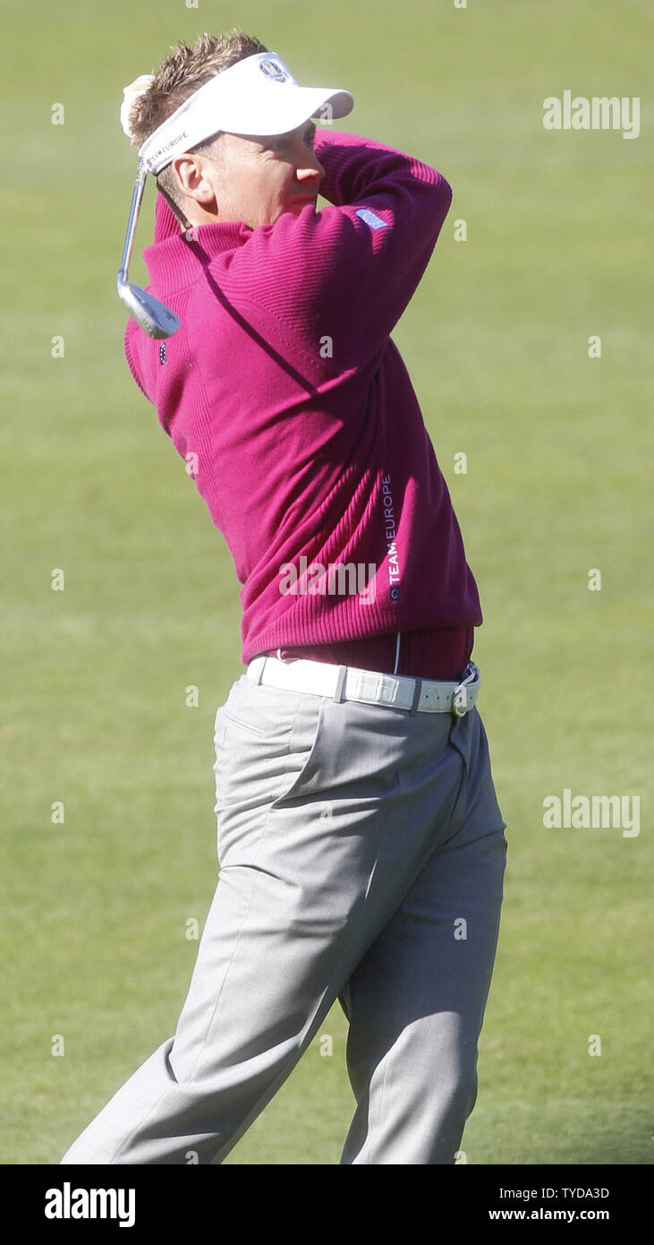 Das Team Europa Ian Poulter schlägt aus dem 12. Fairway am 39th Ryder Schale bei Medinah Country Club am 29. September 2012 in Medinah, Illinois. UPI/Mark Cowan Stockfoto