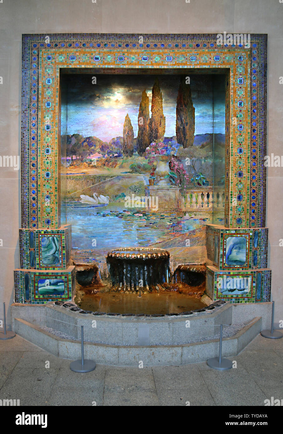 Louis Comfort Tiffany' Garten Landschaft', Metropolitan Museum of Art, New York City, New York, USA - preliminiary Studio für 'Dream Garden' Mosaik Stockfoto