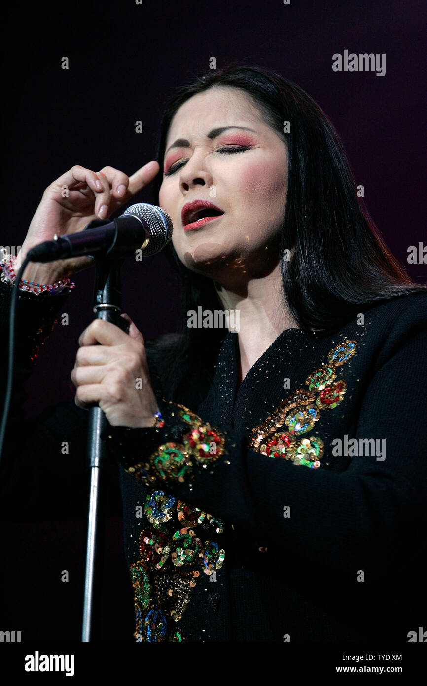 Mexikanische superstar Ana Gabriel führt in Konzert im Seminole Hard Rock Hotel und Kasino in Hollywood, Florida am 17. Mai 2006. (UPI Foto/Michael Busch) Stockfoto