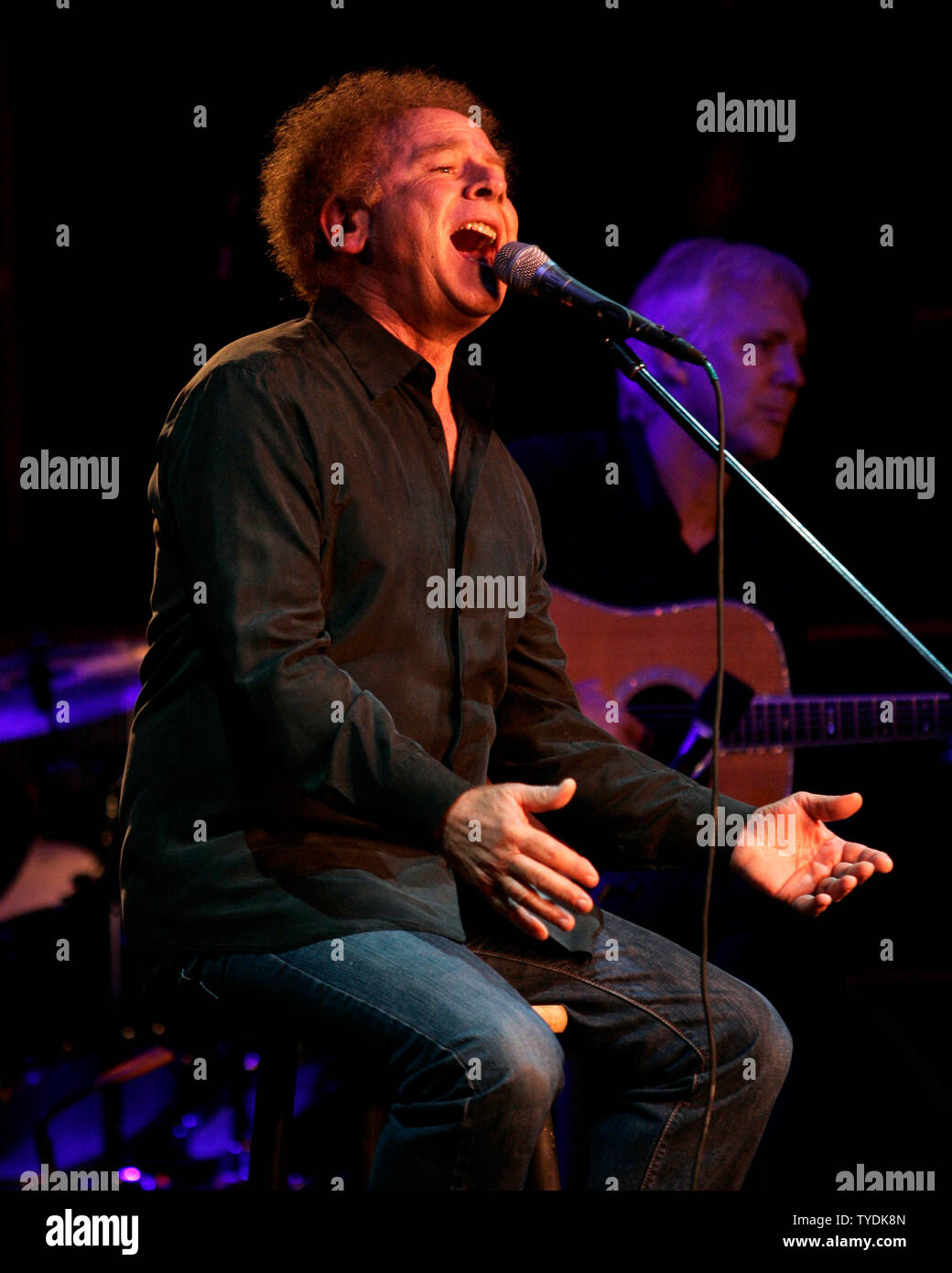 Art Garfunkel führt in Konzert im Paradies Theater in Hollywood, Florida am 26. Juli 2006. (UPI Foto/Michael Busch) Stockfoto