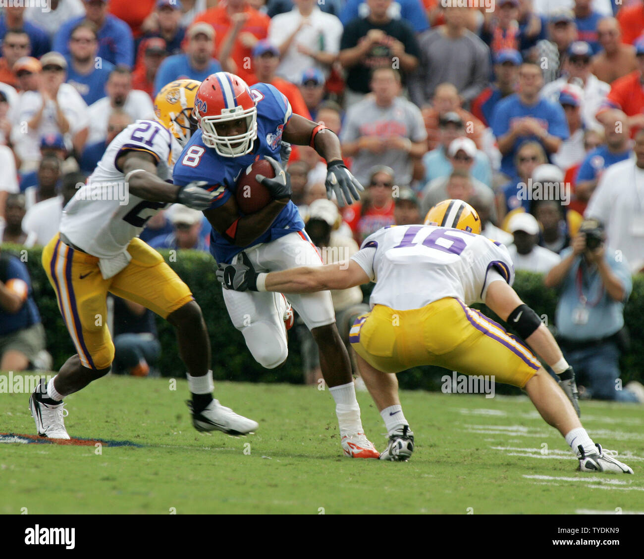 Gators Neuling wide receiver Percy Harvin macht eine 14 Yard Rezeption und einen ersten Abstieg im ersten Quartal spielen gegen LSU in Gainesville, Florida am 7. Oktober 2006. (UPI Foto/Ralph Notaro) Stockfoto