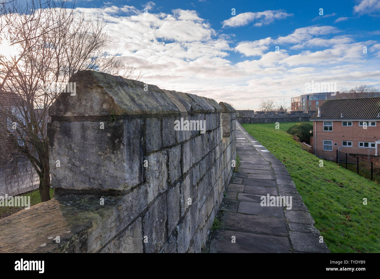 Die alten Stadtmauern von York sind die vollständigsten und am längsten der alten Mauern von England. Stockfoto