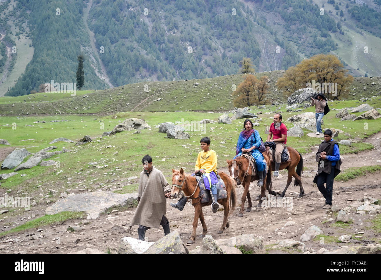 Uttarakhand Munsiyari panchchuli Himalaya, Indien Oktober 2018 - Beim Reiten im Himalaya Wiesen mit majestätischen Panchchuli Himalaya ein Stockfoto