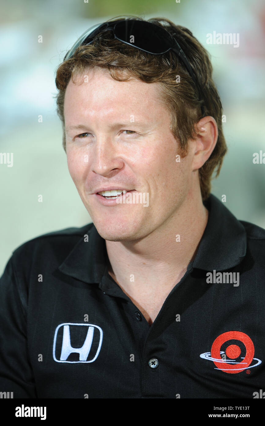 Treiber Scott Dixon hilft, die 2009 IRL-Saison mit diesem media Event an der Fontainebleau Resort in Miami Beach kick am 23. Februar 2009. (UPI Foto/Larry Marano) Stockfoto