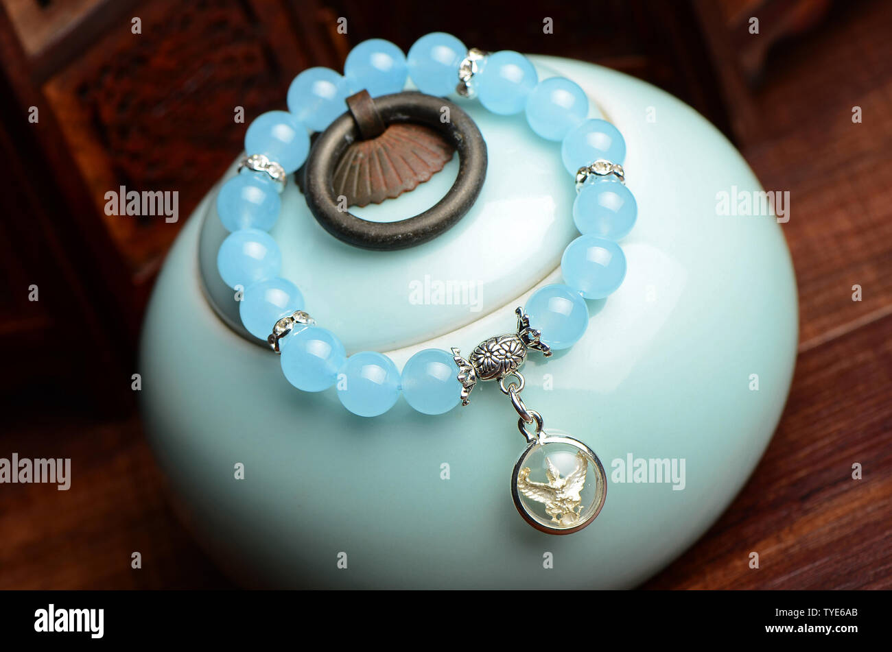 Blue Agate Thai Buddha Armband Crystal hand Stockfoto