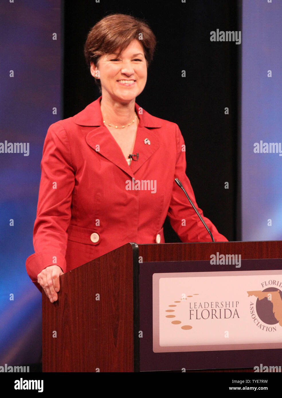 Florida gubernatorial Anwärter Demokrat Alex Wanne wartet auf den Beginn der Debatte mit republikanischen Rick Scott bei Nova Southeastern University in Davie, Florida am 20. Oktober 2010. UPI/Martin Fried Stockfoto