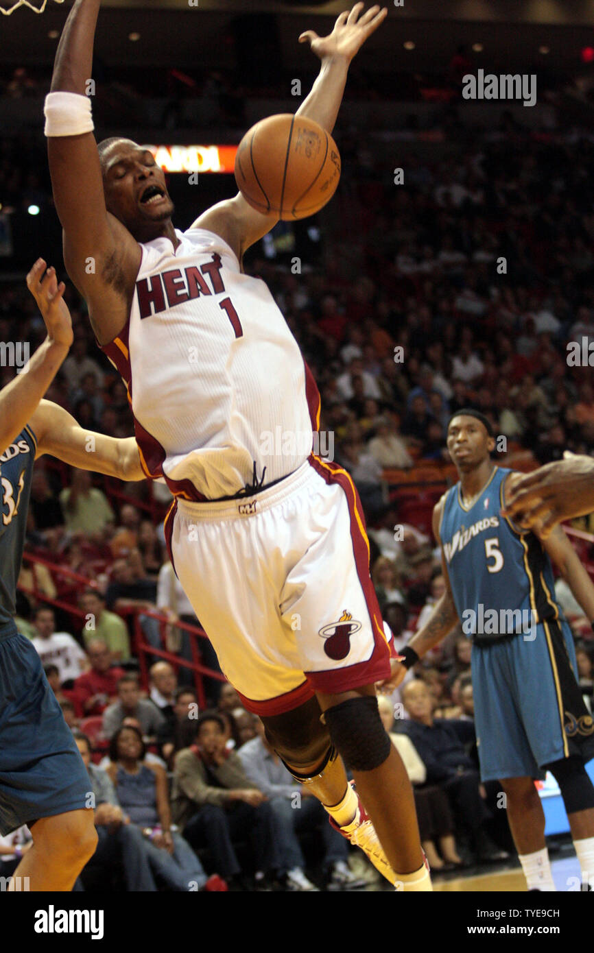 Miami Heat vorwärts Chris Bosh (1) während der ersten Hälfte gegen die Washington Wizards in der American Airlines Arena in Miami Florida Februar 25 2011. Die Miami Heat beat die Washington Wizards 121-113. UPI/Susan Knowles... Stockfoto