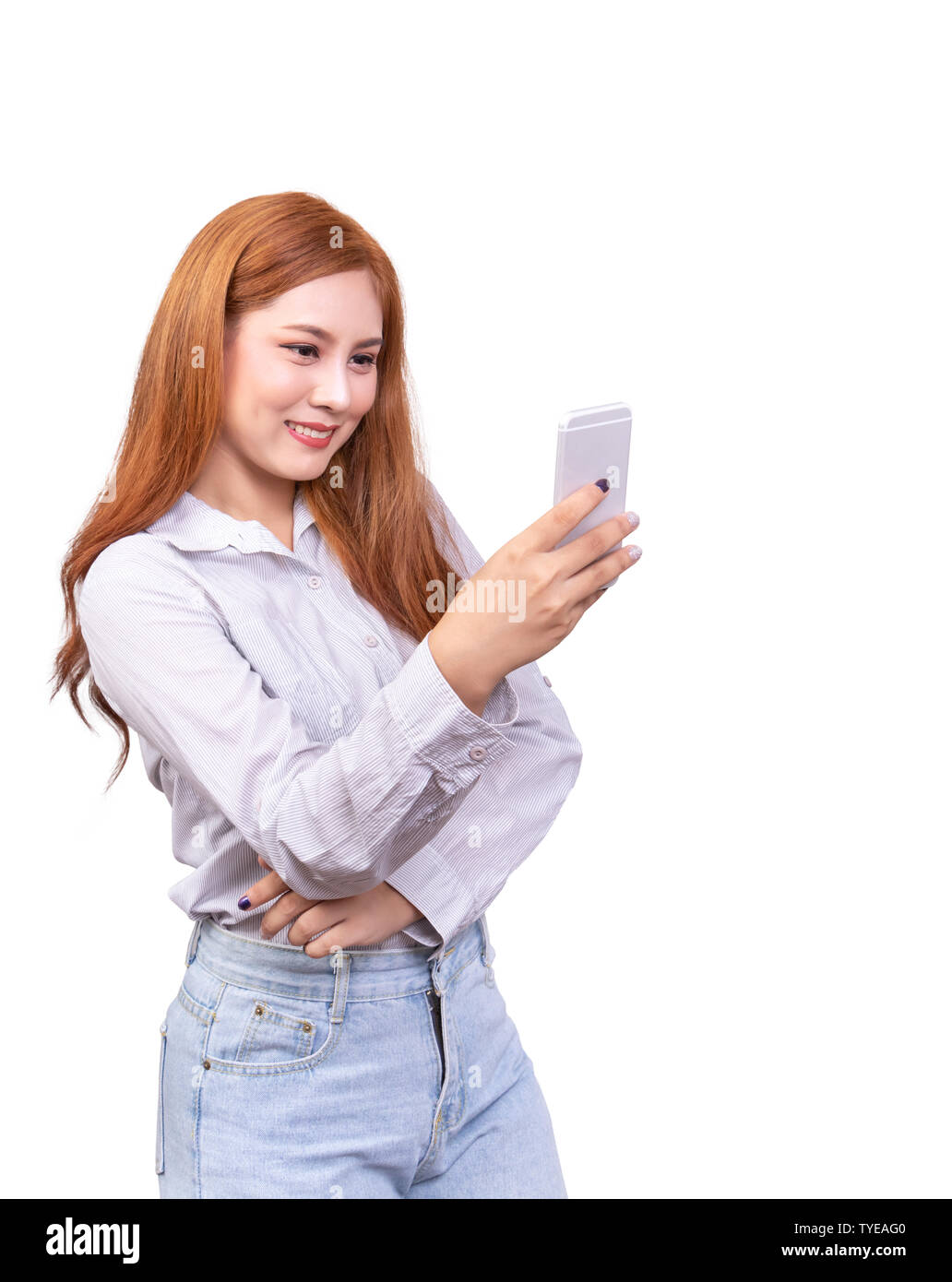 Asiatische Frau mit Mobile Smartphone für selfie, video chat, Gesicht Zeit oder Videoanrufe mit lächelndem Gesicht. Studio auf weißem Hintergrund mit isolierten Schuß Stockfoto