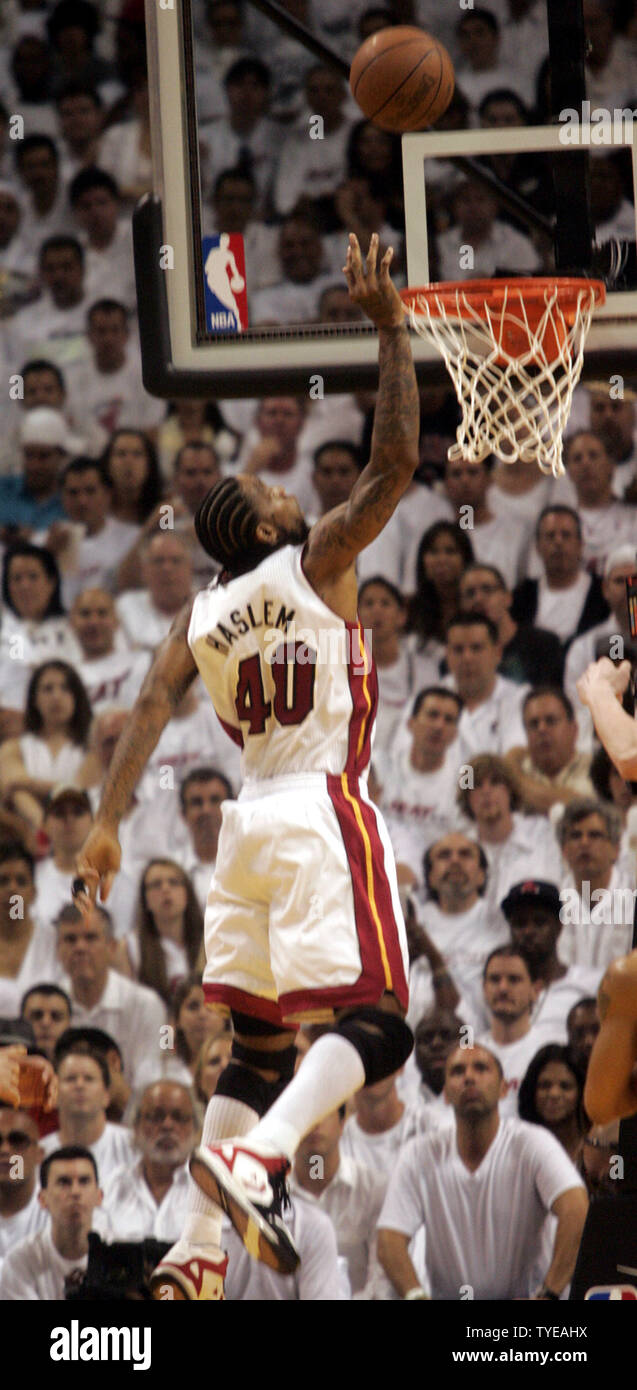 Miami Heat vorwärts Udonis Haslem (40) Kerben während Spiel 3 der NBA Eastern Conference Finals zwischen den Miami Heat und den Chicago Bulls an der American Airlines Arena in Miami, Florida, am 22. Mai 2011. Die Miami Heat beat die Chicago Bulls 96-85.. UPI/Susan Knowles... Stockfoto