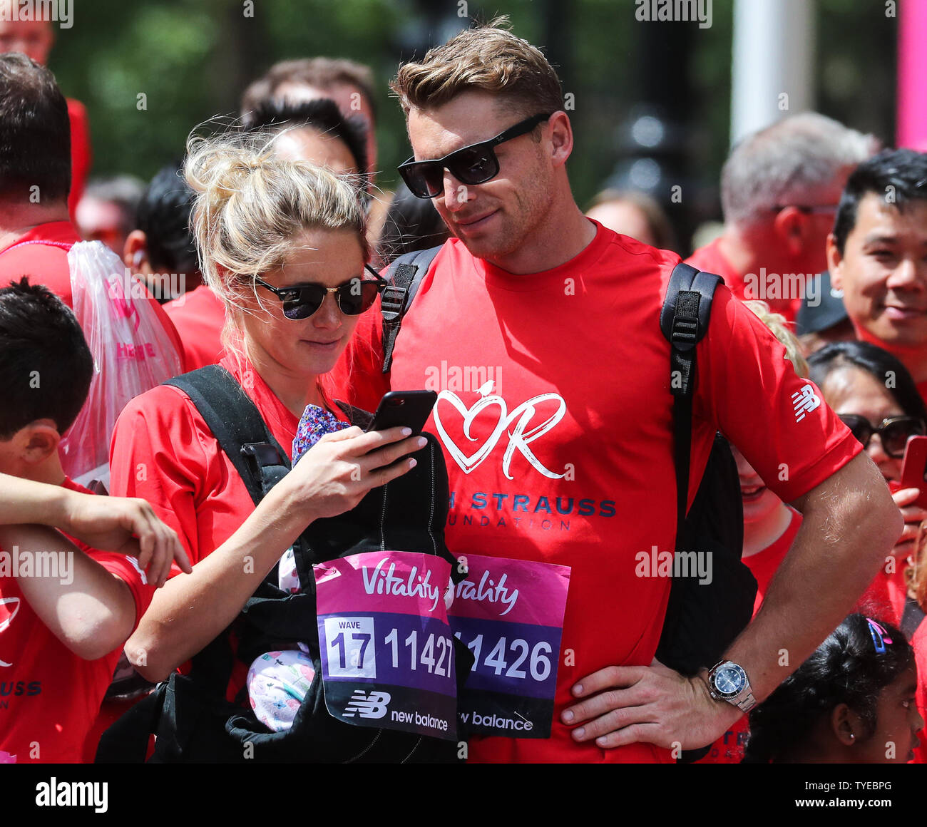 Andrew Strauss und das England ICC World Cup Team nehmen Sie Teil an den 2019 Ruth Strauss Vitalität Westminster Meile mit: Jos Buttler Wo: London, Großbritannien Wann: 26. Mai 2019 Credit: John rainford/WANN Stockfoto