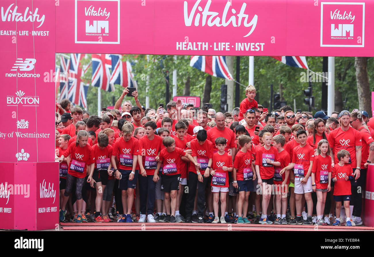 Andrew Strauss und das England ICC World Cup Team nehmen Sie Teil an den 2019 Ruth Strauss Vitalität Westminster Meile mit: Atmosphäre, Wo: London, Vereinigtes Königreich, wenn: 26. Mai 2019 Credit: John rainford/WANN Stockfoto