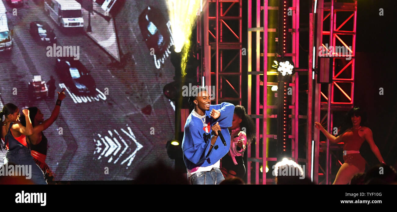 Playboi Carti führt an, die er 2017 BET Hip Hop Award Show im Fillmore Miami Beach, Jackie Gleason Theater, Miami Beach, Florida, 6. Oktober 2017. Foto von Gary ich Rothstein/UPI Stockfoto