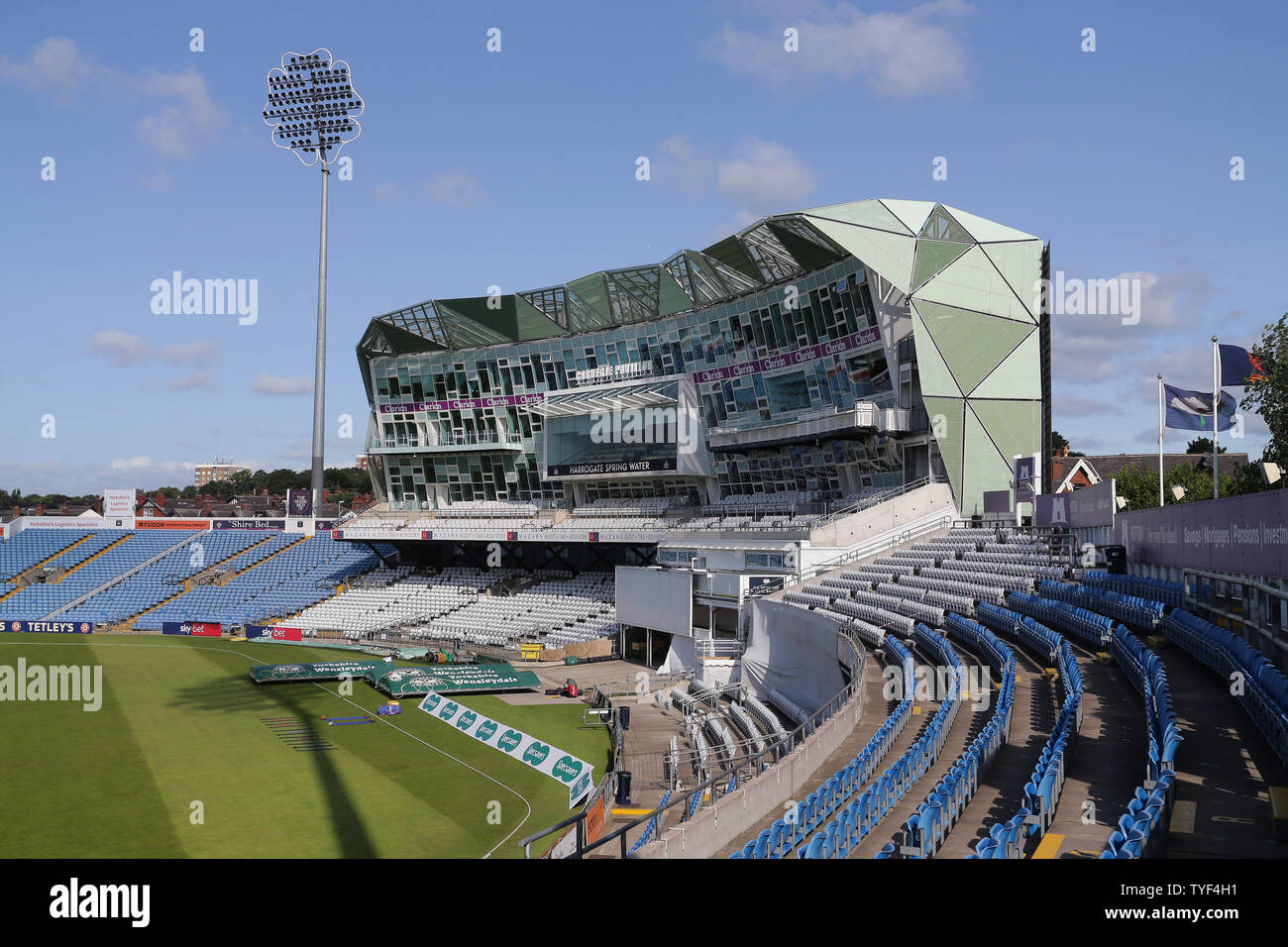 Die Carnegie Pavillon vor Yorkshire CCC CCC, Specsavers vs Essex County Championship Division 1 Kricket im Emerald Headingley Cricket Ground am 3. Stockfoto