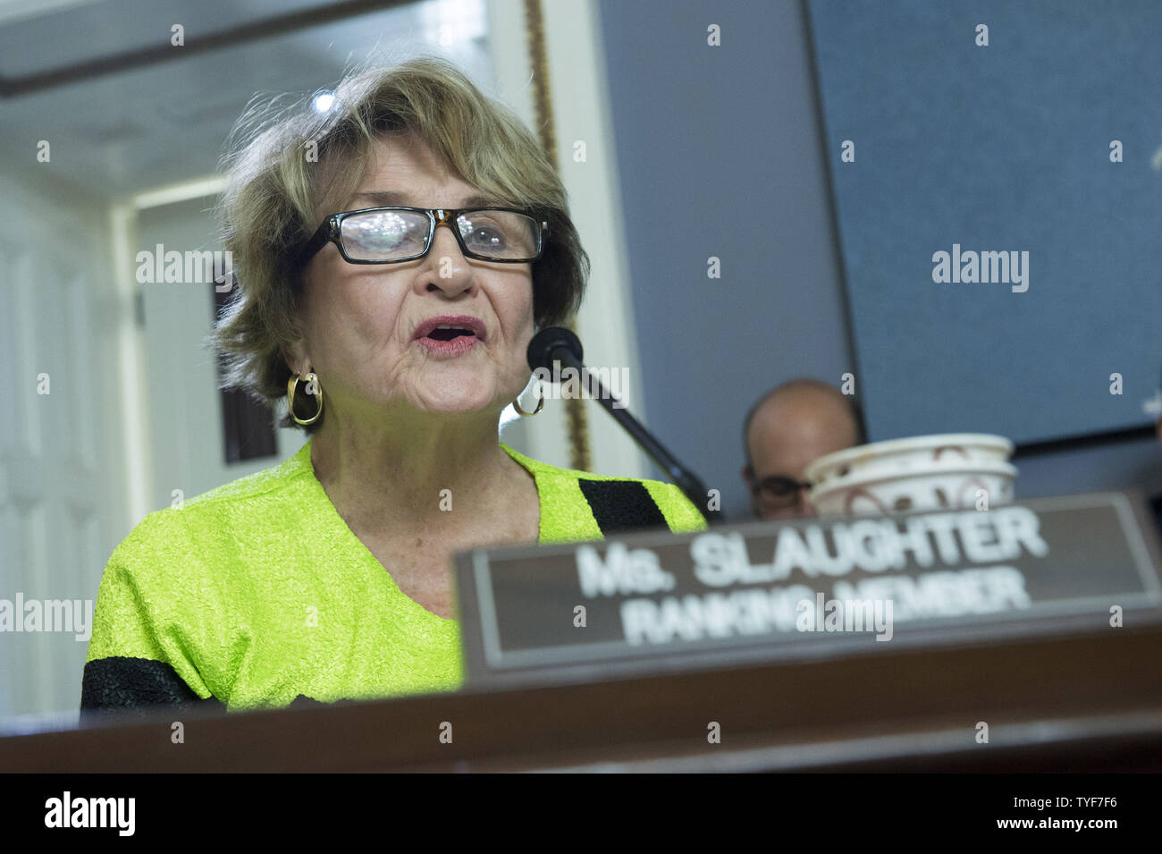 Rep. Louise Slaughter D-N.Y., beteiligen sich in einer Hausordnung Ausschuss Anhörung über eine Auflösung, die für die Behörde Rechtsstreitigkeiten für Aktionen, die von der Präsidentin nicht im Einklang mit seinen Pflichten im Rahmen der Verfassung der Vereinigten Staaten, auf dem Capitol Hill am 16 Juli, 2014, in Washington, D.C. UPI/Kevin Dietsch zu initiieren Stockfoto