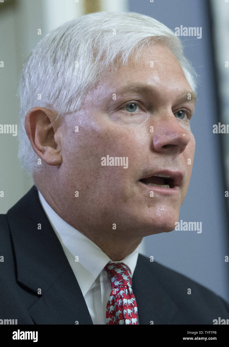 Vorsitzender Rep Pete Sessions R-Texas, beteiligen sich in einer Hausordnung Ausschuss Anhörung über eine Auflösung, die für die Behörde Rechtsstreitigkeiten für Aktionen, die von der Präsidentin nicht im Einklang mit seinen Pflichten im Rahmen der Verfassung der Vereinigten Staaten, auf dem Capitol Hill am 16 Juli, 2014, in Washington, D.C. UPI/Kevin Dietsch zu initiieren Stockfoto