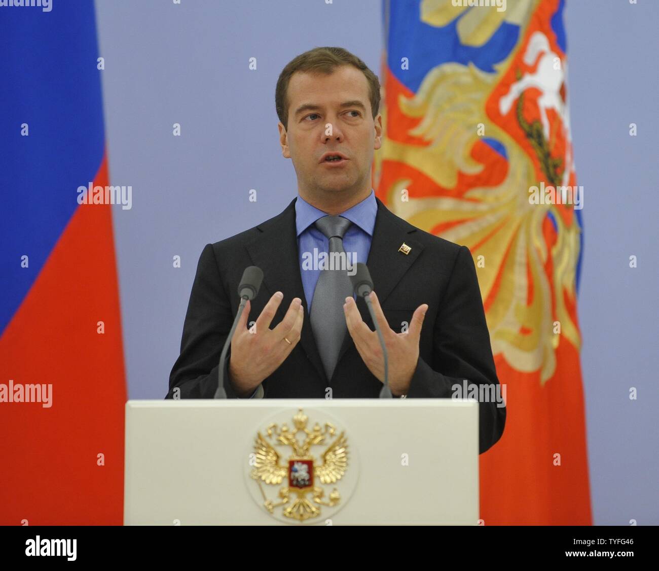 Der russische Präsident Dmitri Medwedew trifft sich mit nationalen Teilnehmer von Singapur 2010 Youth Olympic Games in seiner Residenz Gorki außerhalb von Moskau am 30. August 2010. UPI Foto/Alex Volgin.. Stockfoto