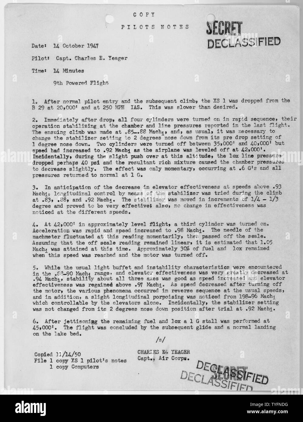 Der Pilot Notizen aus der Neunten Motorflug der XS-1; Umfang und Inhalt: Flug Noten von Captain Charles Yeager zum ersten Überschallflug. Yeager flog die XS-1, eine experimentelle Flugzeuge auf muroc Flugplatz geprüft wird, in der kalifornischen Wüste. Stockfoto